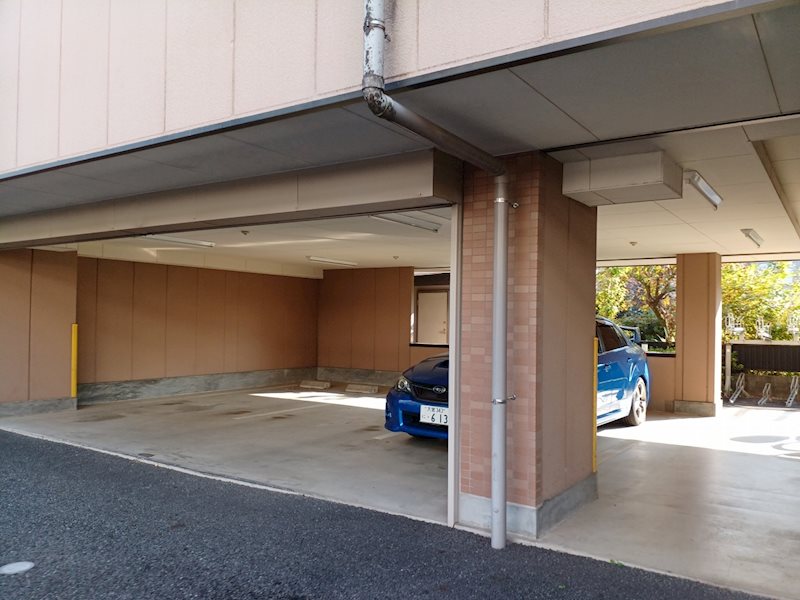 プランドール根岸 駐車場