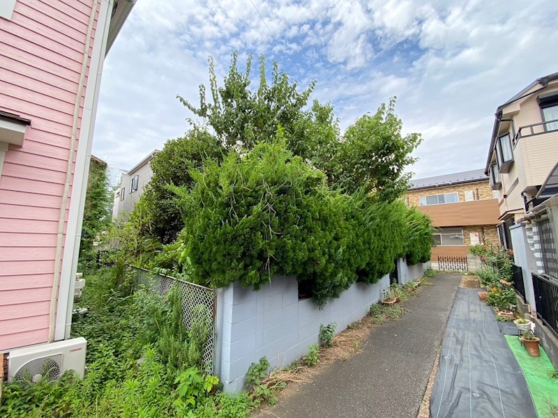 周辺には建物を遮る高層建築物もなく、心地よい風が通り抜けます。