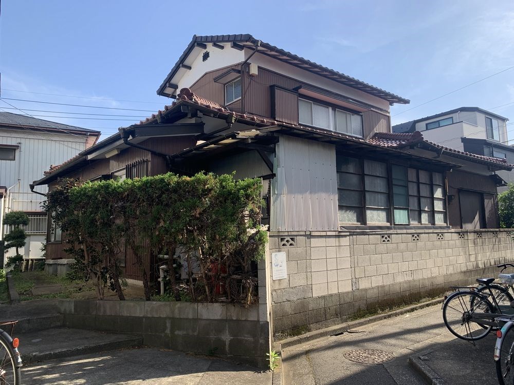 周辺には建物を遮る高層建築物もなく、心地よい風が通り抜けます