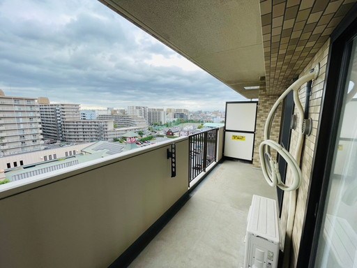 ローヤルシティ川口西 周りに高い建物がなく、日当たり良好♪たっぷりのお洗濯物もよく乾きます。