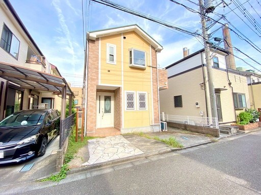 周辺を緑に囲まれ自然を感じる閑静な住宅街