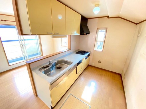板橋区舟渡2丁目 中古戸建 家族と会話をしながらお料理が作れるカウンターキッチン