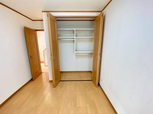 板橋区舟渡2丁目 中古戸建 洋室　約5.2帖収納。お子様の成長と共に増えていく荷物も楽々しまえる収納力！