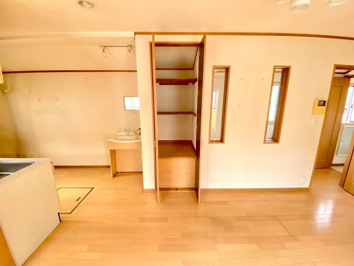 板橋区舟渡2丁目 中古戸建 リビング収納。使い勝手のいい収納スペース。