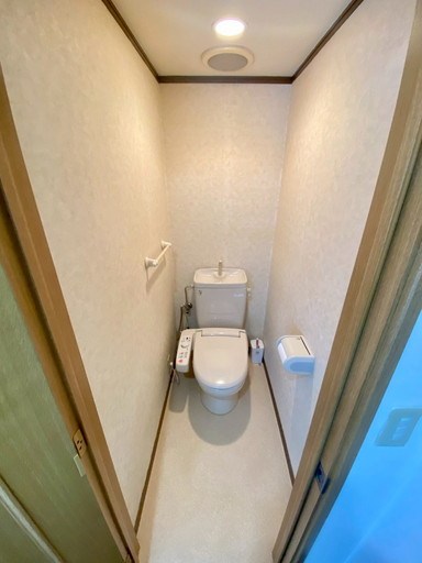 御殿町ハイツ  節水で環境にも優しいトイレはもちろんウォシュレット完備。