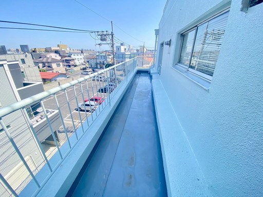 御殿町ハイツ  周りに高い建物がなく、陽当たり良好です。