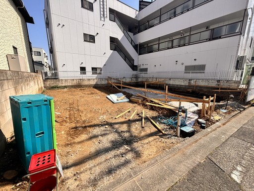 子育て環境にはぴったりな落ち着いた雰囲気の閑静な住宅地。現地（2025年5月）撮影