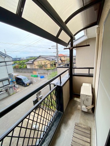 蕨市錦町6丁目　中古戸建 バルコニーは屋根付き、陽当り良好♪たっぷりのお洗濯物もよく乾きます