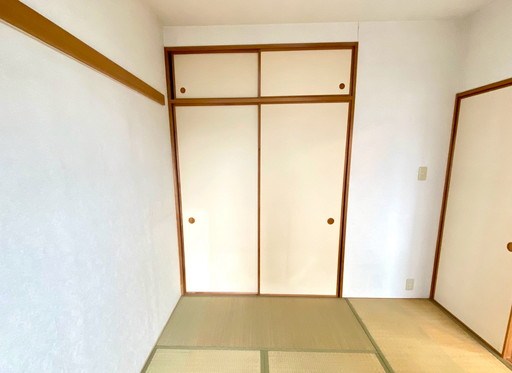 クリオ南浦和参番館 来客用お布団を収納できる、大容量収納スペースの押入。
