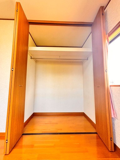 戸田市新曽南2丁目 中古戸建 北側洋室　約6.0帖収納。たっぷりの収納も配備しており、片付いた空間が出来ます。