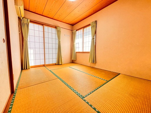 戸田市新曽南2丁目 中古戸建 のびのびくつろげる和室　約6.0帖。1部屋あると嬉しいですよね。